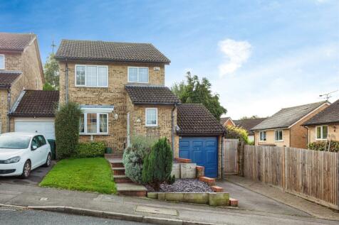 3 bedroom link detached house for sale