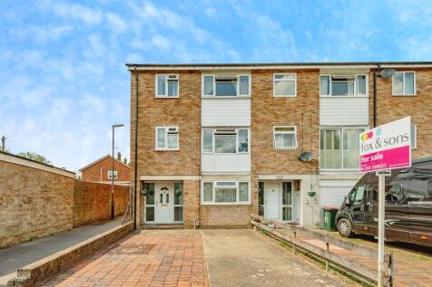 3 bedroom town house for sale