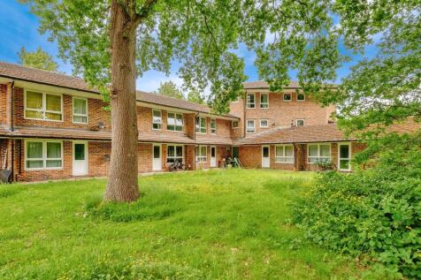 Ground floor studio flat for sale