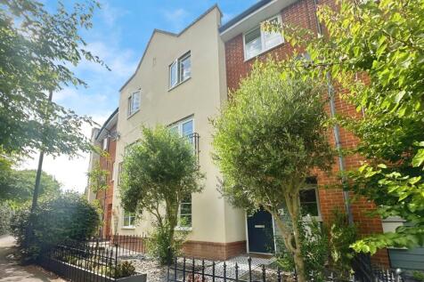 5 bedroom town house for sale