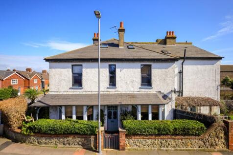7 bedroom end of terrace house for sale