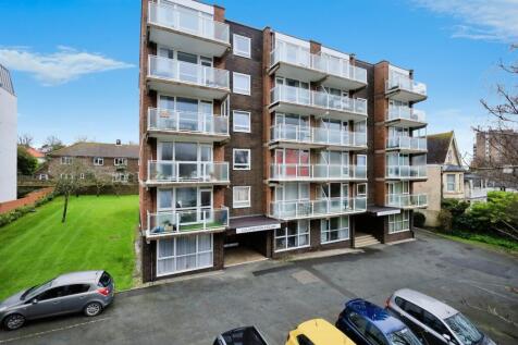 3 bedroom flat for sale