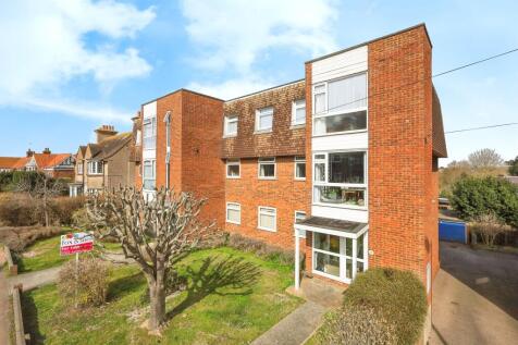 4 bedroom flat for sale