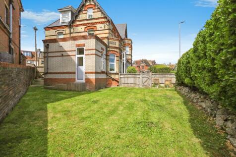 2 bedroom ground floor flat for sale