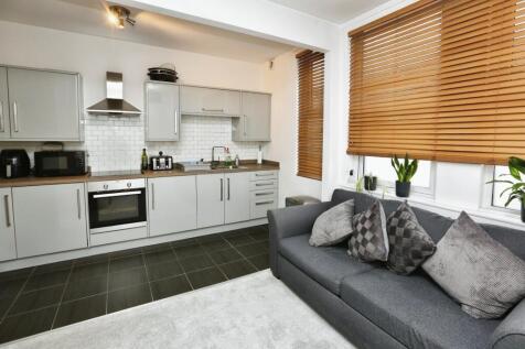 1 bedroom ground floor flat for sale