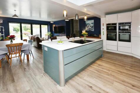 4 bedroom semi-detached bungalow for sale
