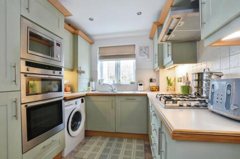 2 bedroom ground floor flat for sale