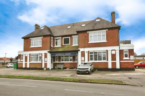 2 bedroom ground floor flat for sale