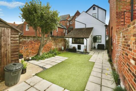 1 bedroom maisonette for sale