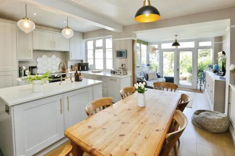 4 bedroom semi-detached house for sale