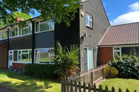 3 bedroom link detached house for sale
