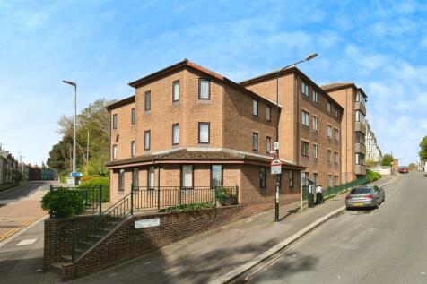 1 bedroom ground floor flat for sale