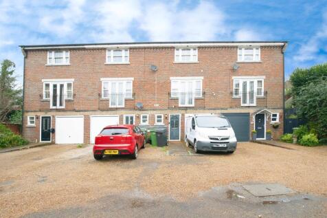 4 bedroom terraced house for sale