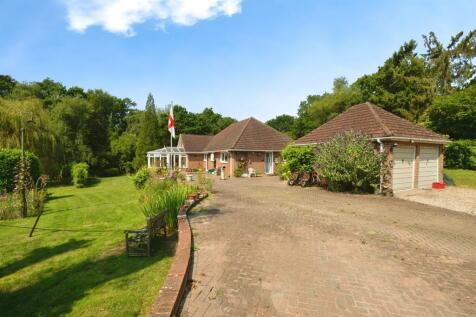 3 bedroom detached bungalow for sale