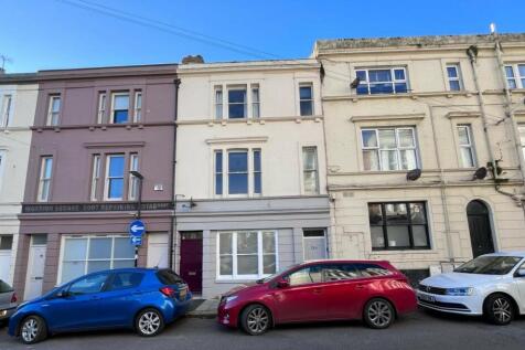 3 bedroom flat for sale