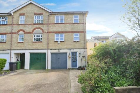 4 bedroom end of terrace house for sale