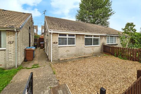 2 bedroom semi-detached bungalow for sale