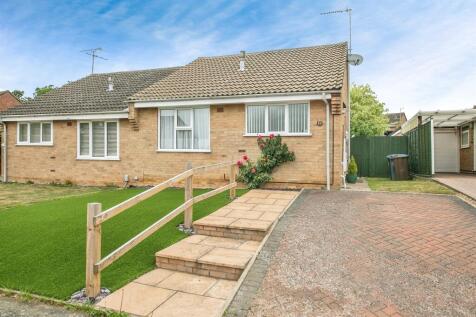 2 bedroom semi-detached bungalow for sale