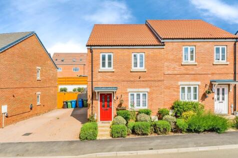 3 bedroom semi-detached house for sale