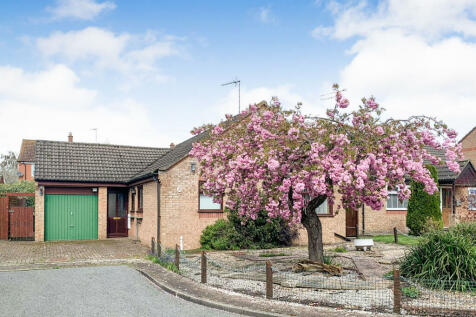 2 bedroom detached bungalow for sale