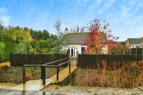 2 bedroom detached bungalow for sale