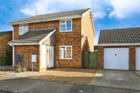 2 bedroom semi-detached house for sale