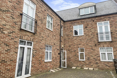 2 bedroom ground floor flat for sale
