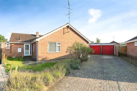4 bedroom detached bungalow for sale