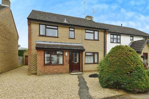 4 bedroom semi-detached house for sale