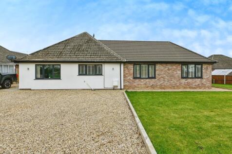3 bedroom detached bungalow for sale