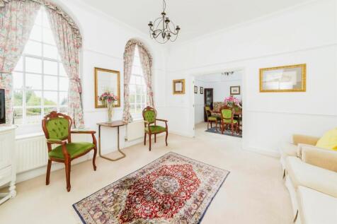 3 bedroom ground floor flat for sale