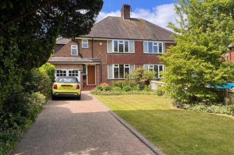 3 bedroom semi-detached house for sale