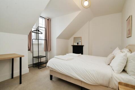 3 bedroom flat for sale