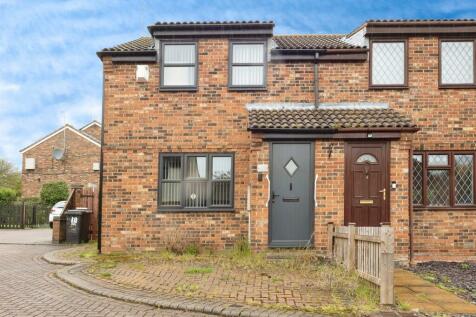 2 bedroom semi-detached house for sale