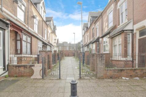 4 bedroom terraced house for sale