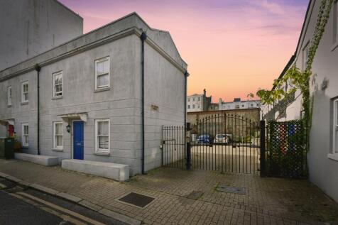 2 bedroom mews property for sale