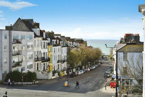 2 bedroom maisonette for sale
