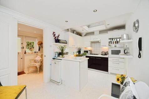 2 bedroom mews property for sale