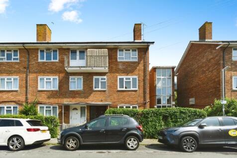 2 bedroom maisonette for sale