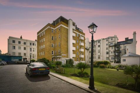 2 bedroom ground floor flat for sale