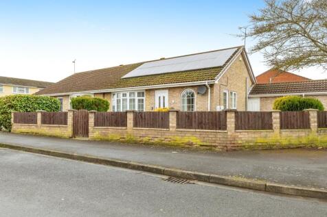 2 bedroom detached bungalow for sale