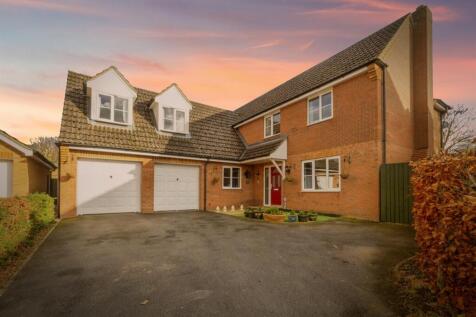 5 bedroom detached house for sale