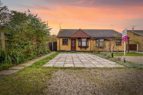 2 bedroom semi-detached bungalow for sale
