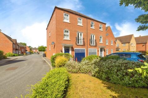 4 bedroom semi-detached house for sale