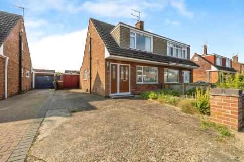 3 bedroom semi-detached house for sale
