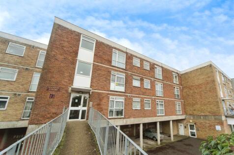 1 bedroom ground floor flat for sale