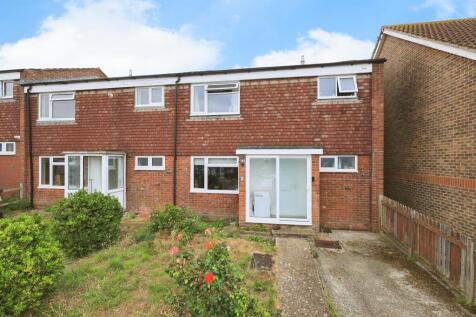 4 bedroom end of terrace house for sale