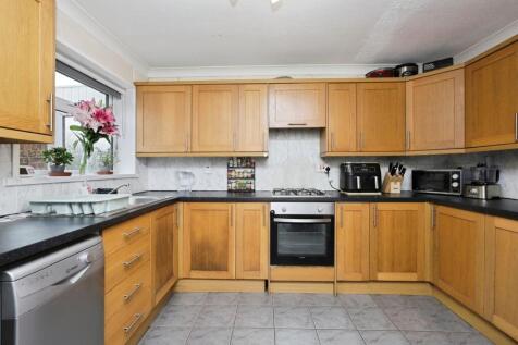 4 bedroom end of terrace house for sale