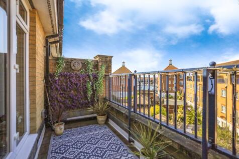 4 bedroom town house for sale