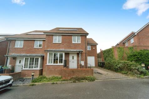 4 bedroom semi-detached house for sale